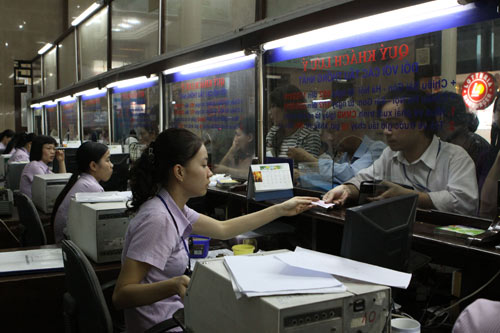 Vé tàu Tết:  Căng thẳng chiều trước Tết - 1