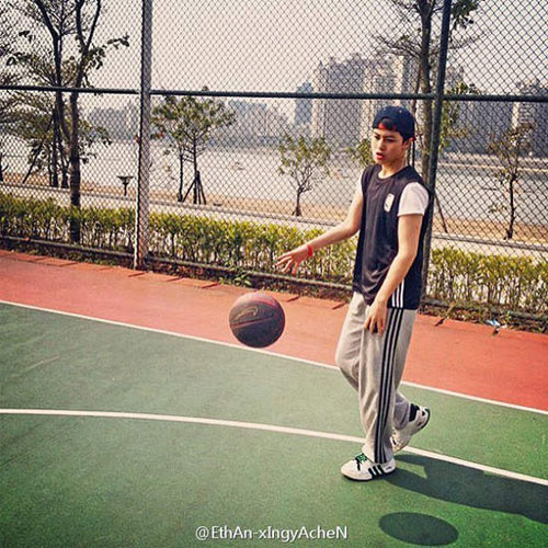 Cô nàng Trung Quốc đẹp trai ngỡ ngàng - 16