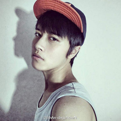 Cô nàng Trung Quốc đẹp trai ngỡ ngàng - 17