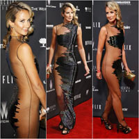 Choáng trước váy siêu hở của người mẫu kém danh