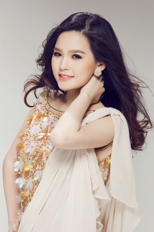 Siêu mẫu Ngọc Bích khoe đường cong chữ S - 15