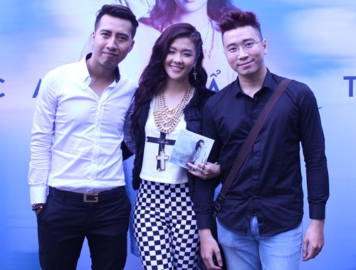 Diệp Lâm Anh tươi tắn mừng học trò Hồng Nhung - 5