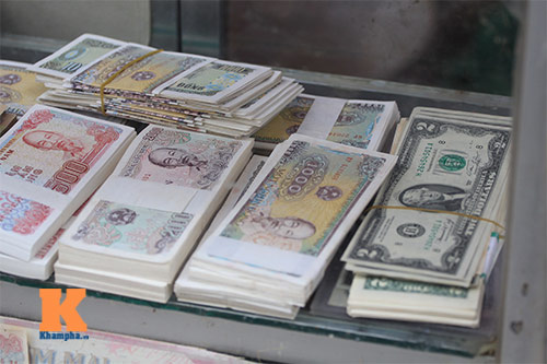 Dịch vụ đổi tiền lẻ quot;phá giáquot; ngày cuối năm - 3