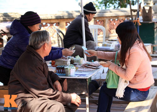 Dịch vụ đổi tiền lẻ quot;phá giáquot; ngày cuối năm - 5