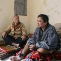 Tin tức - Đắng lòng mẹ già 20 năm xích con ở chân giường