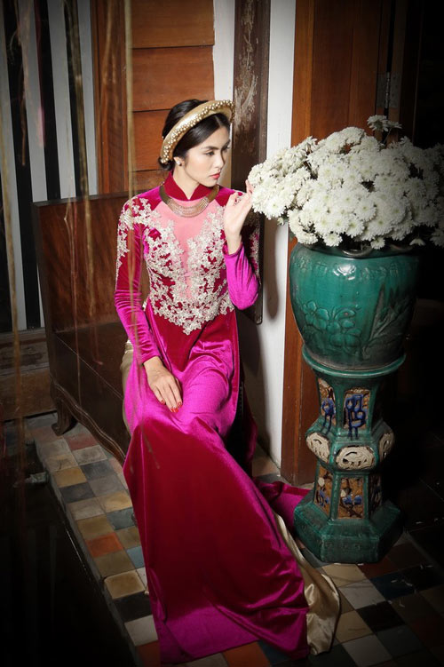 Tăng Thanh Hà đẹp dịu dàng với áo dài nhung - 1