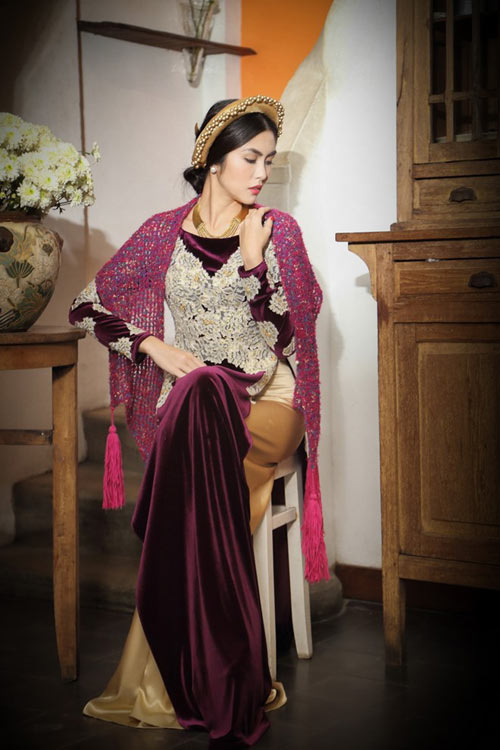 Tăng Thanh Hà đẹp dịu dàng với áo dài nhung - 4