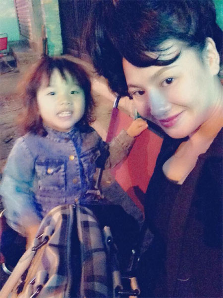 Vợ cũ Thành Trung vui tất niên bên con gái - 2
