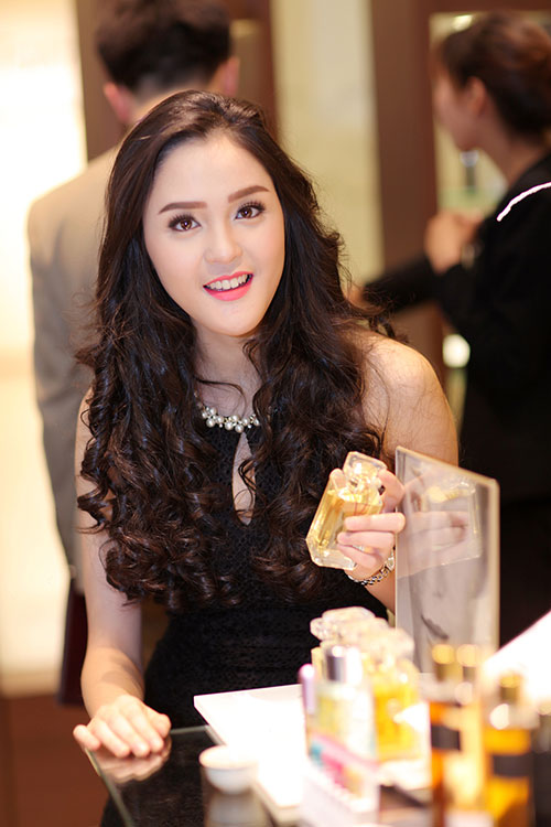 Á hậu Hoàng Anh bất ngờ thon gọn - 5