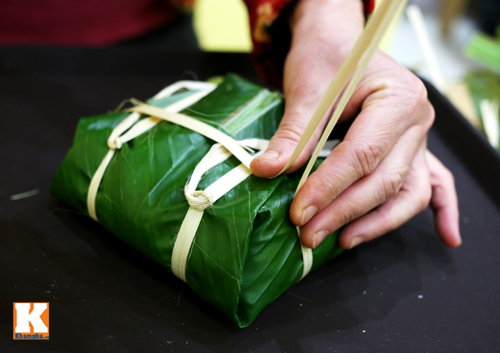 Cách gói bánh chưng không cần khuôn - 16