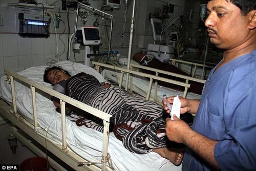 Pakistan: Xe tải tông xe buýt, 19 HS thiệt mạng - 2