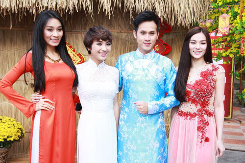 Sao Việt rủ nhau diện áo dài du Xuân - 2