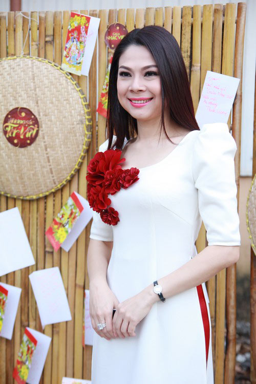 Sao Việt rủ nhau diện áo dài du Xuân - 4