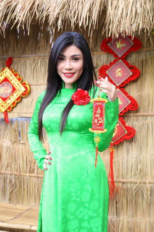 Sao Việt rủ nhau diện áo dài du Xuân - 9