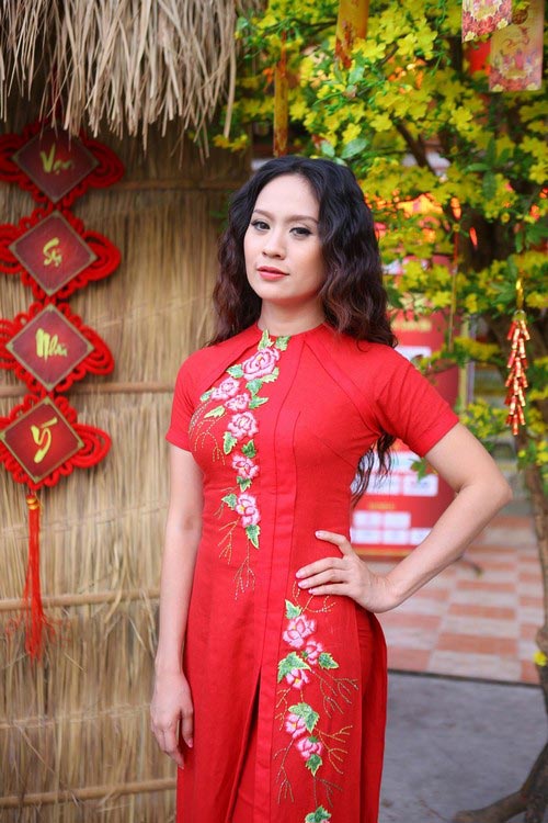 Sao Việt rủ nhau diện áo dài du Xuân - 10
