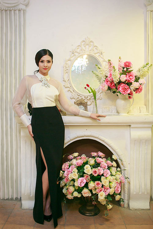 HH Ngọc Hân thanh lịch bên Hồng Quế - 1