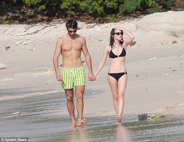 Eva quot;soiquot; 16/1: Hilary Duff tươi tắn sau ly hôn - 5