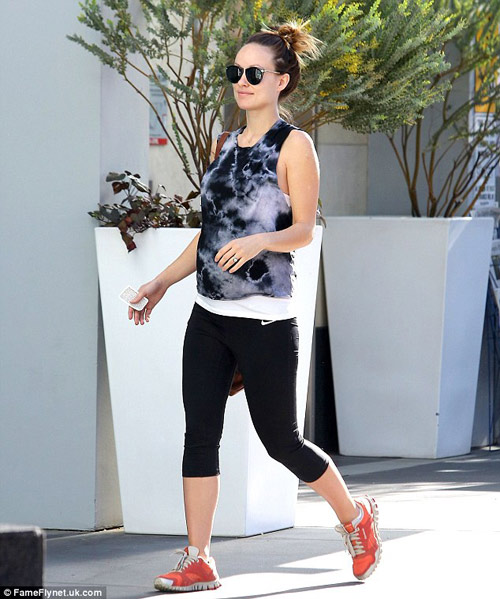 Eva quot;soiquot; 16/1: Hilary Duff tươi tắn sau ly hôn - 14