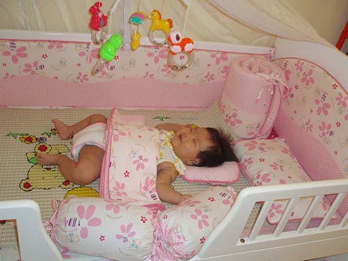 Cách luyện con ngủ riêng “tệ hại” của mẹ - 1