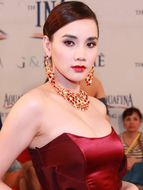 Trang Nhung lắm quot;chiêu tròquot; với vòng 1 - 4