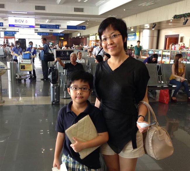 Cậu con trai của MC Thảo Vân và danh hài Công Lý năm nay đã được 8 tuổi. Bé thông minh và khuôn mặt giống mẹ nhiều nét.
