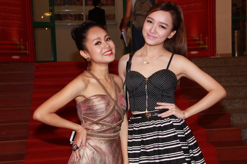 Hot girl Kelly khoe hình xăm có một không hai - 14