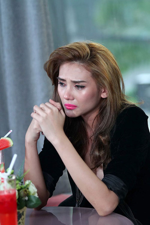 Hoàng Yến khóc như mưa trên truyền hình - 1