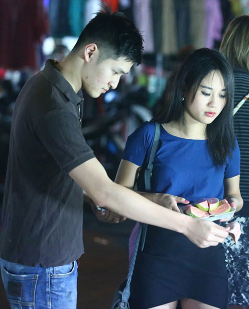 Diễm Hằng và người yêu đi chơi đêm ở Sài Gòn - 7