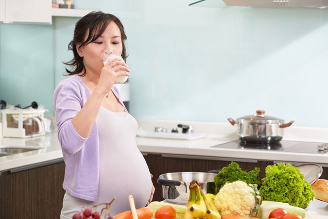 Sữa bầu

Sữa bầu được bổ sung nhiều vi chất cần thiết cho sức khỏe bà mẹ và em bé, nhất là những chất dễ bị thiếu hụt khi mang thai như canxi, sắt, axit folic, các vitamin, axit béo có lợi cho não như omega 3, omega 6, DHA, ARA...

