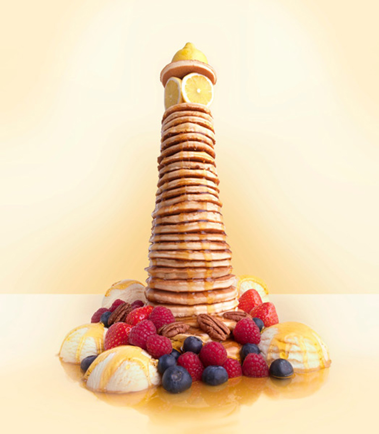Ngọn hải đăng được làm từ nhiều chiếc bánh pancake.

