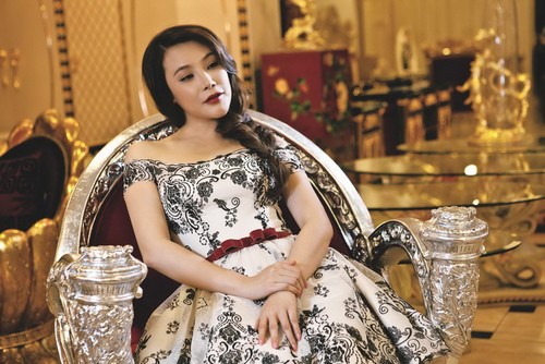 Hồ Quỳnh Hương cô đơn trong cung điện - 13