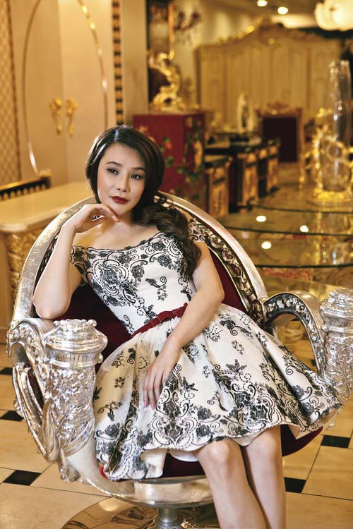 Hồ Quỳnh Hương cô đơn trong cung điện - 14