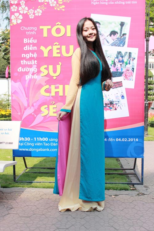 Vắng Hương Giang Idol, Hồng Phước thân thiết hot girl - 9