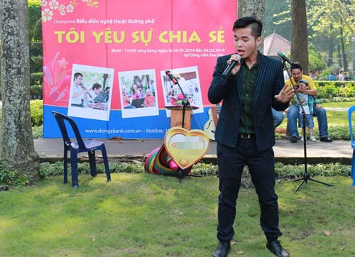 Vắng Hương Giang Idol, Hồng Phước thân thiết hot girl - 5
