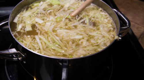 Súp bắp cải nóng hổi hấp dẫn - 5