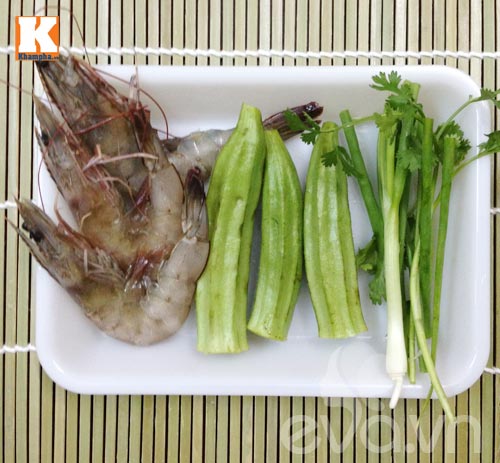 Cháo tôm đậu bắp con ăn dặm Tết - 1