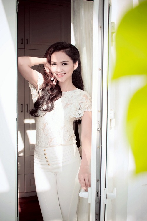 HH Diễm Hương đẹp như quot;nàng xuân thức giấcquot; - 1