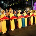 Tin tức - Đường hoa Nguyễn Huệ đông nghẹt ngày khai mạc