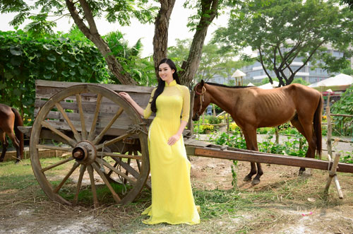 Khánh My quot;làm bạnquot; cùng rơm rạ ngày đầu năm - 3