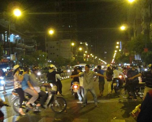 Ngày Tết ở TP HCM: Choáng váng với giá giữ xe - 5