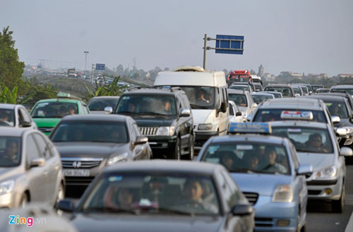 Xế hộp đâm liên hoàn, cao tốc Pháp Vân tê liệt trong đêm - 2
