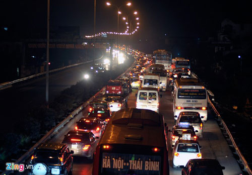 Xế hộp đâm liên hoàn, cao tốc Pháp Vân tê liệt trong đêm - 4