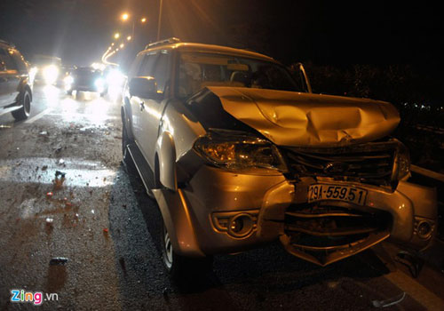 Xế hộp đâm liên hoàn, cao tốc Pháp Vân tê liệt trong đêm - 5