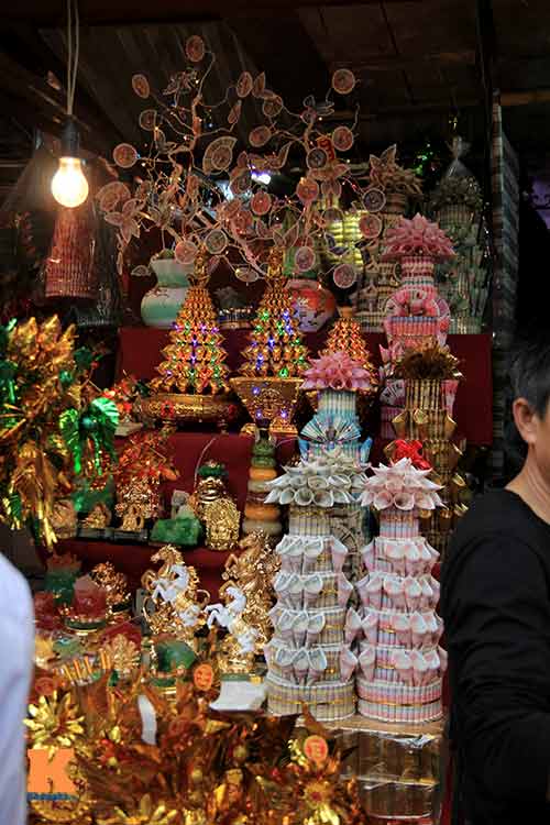 Dịch vụ đổi tiền lẻ tấp nập tại đền Bà Chúa Kho - 9