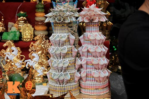 Dịch vụ đổi tiền lẻ tấp nập tại đền Bà Chúa Kho - 10