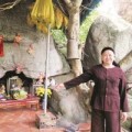 Tin tức - Mẹ đá và chuyện xin con ở ngôi đền thiêng