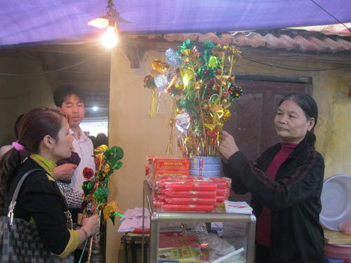Đầu năm mới, dân đổ xô đi chùa dâng sao giải hạn - 8