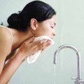 Làm đẹp - Rửa mặt bằng giấm táo, trắng da sạch mụn