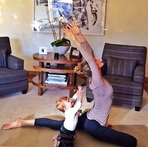Biến việc nhà thành động tác Yoga dễ dàng - 7