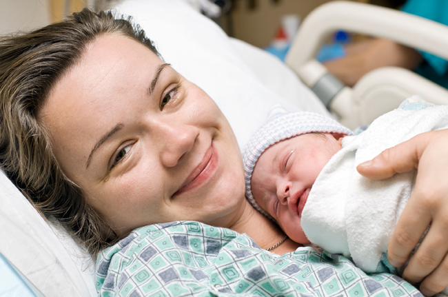 Trong hầu hết các trường hợp, nếu thai phụ được bác sĩ chẩn đoán thai nhi có ngôi thai bất thường thì nên làm theo chỉ định của bác sĩ, trong trường hợp khó cần được đẻ mổ để an toàn nhất cho cả mẹ và con.
